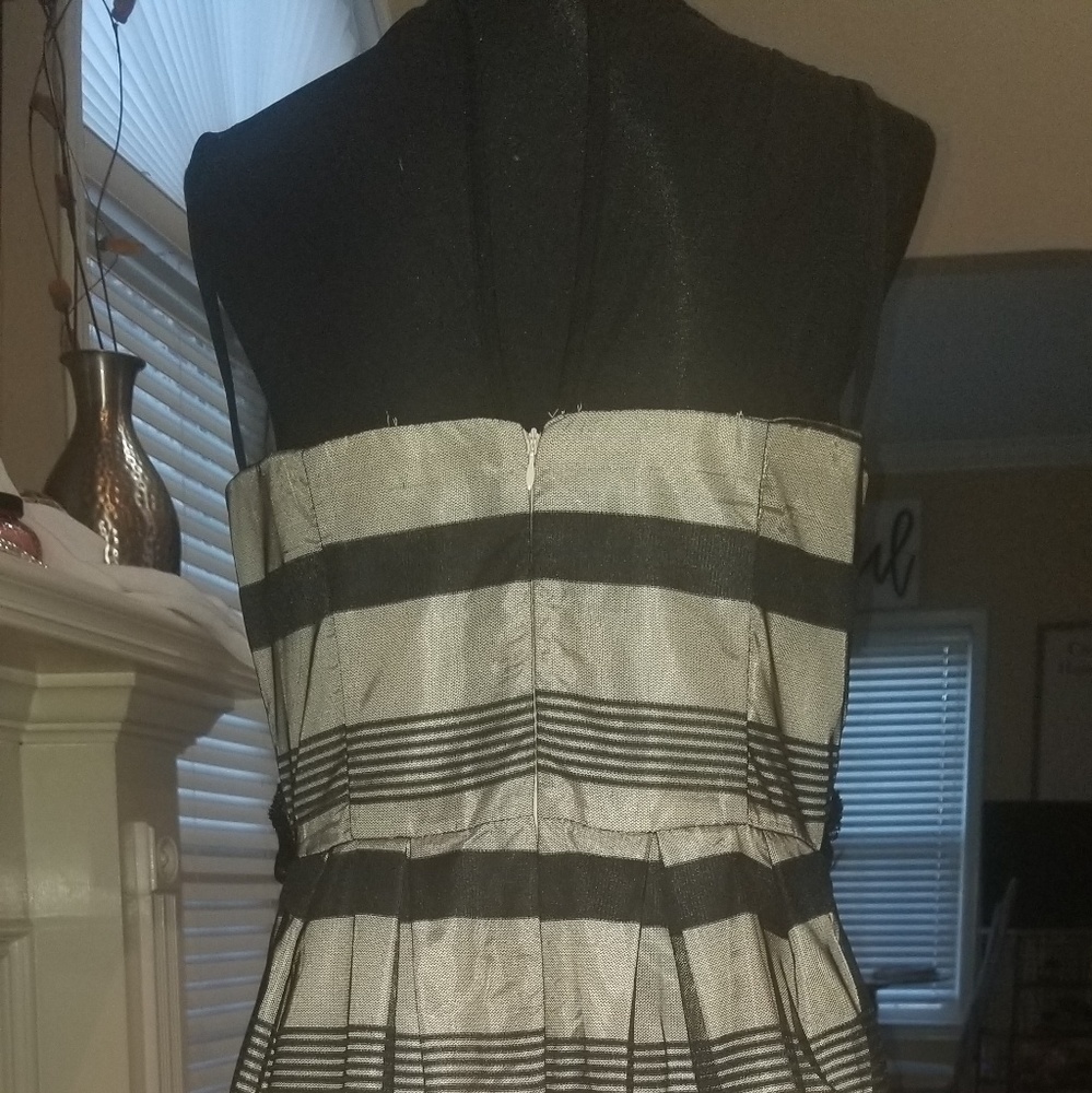 Dress - Picture 3 of 3